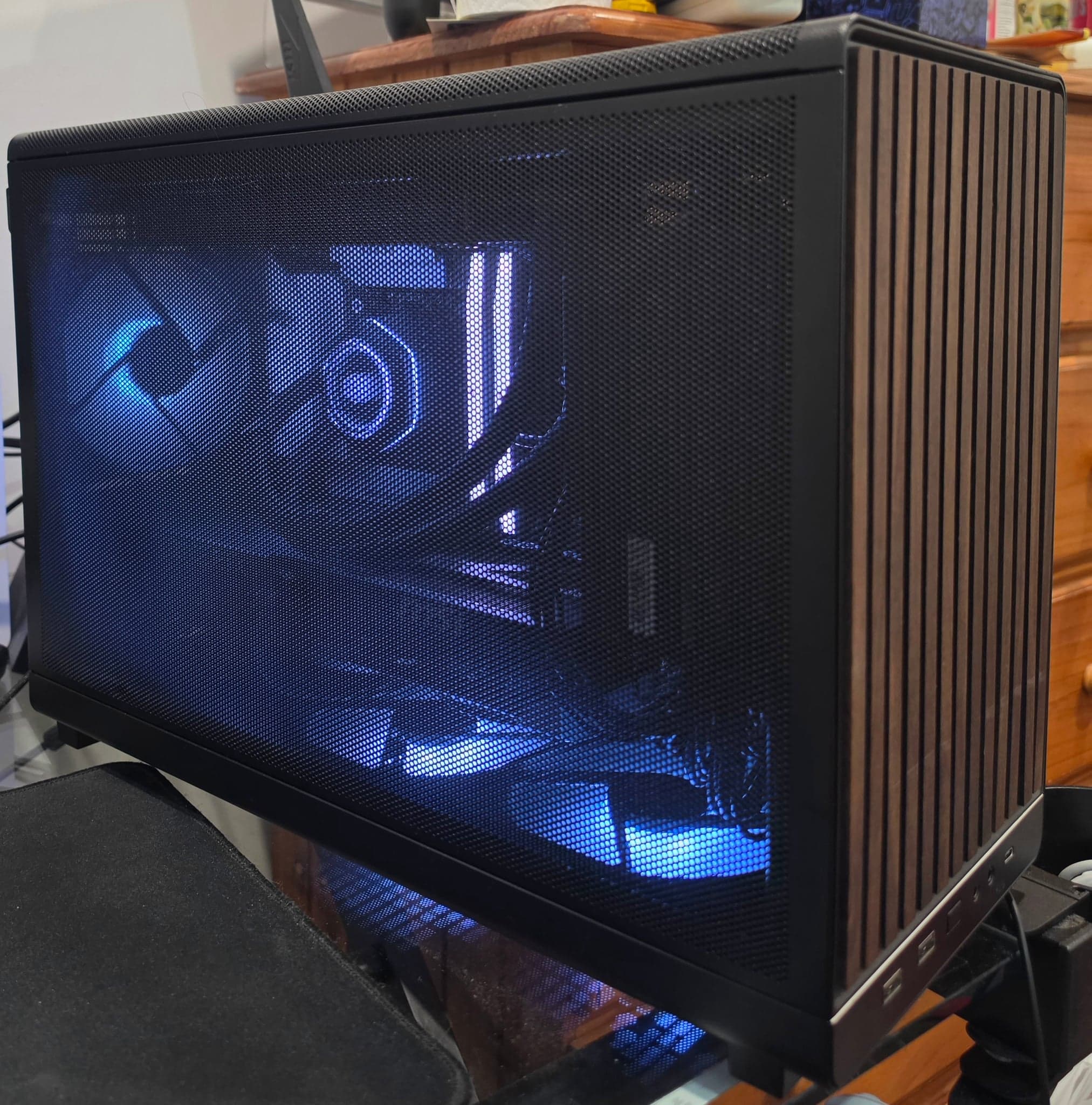 This Lian Li case honestly makes any rig Humble (1 of 3)